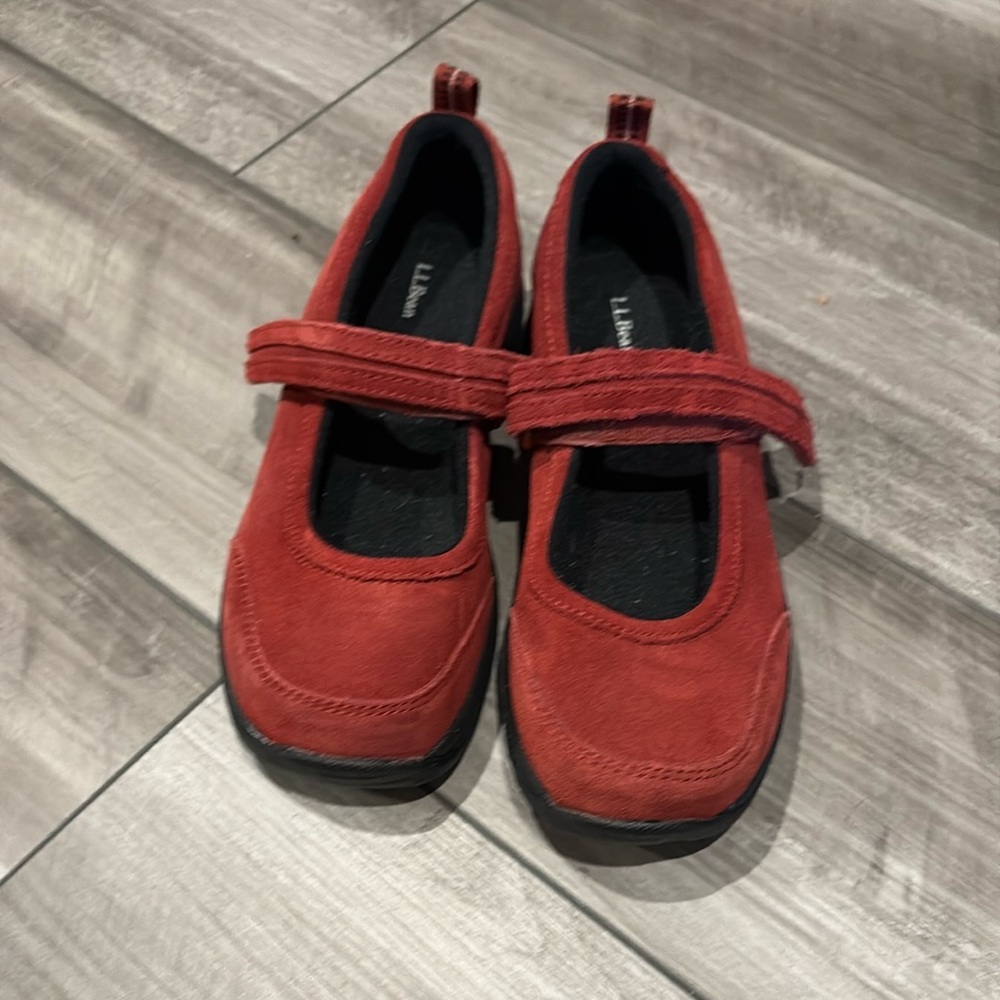 - LL Bean Mary Jane Women's 7 MShoes Suede Red Hook &‎ Loop